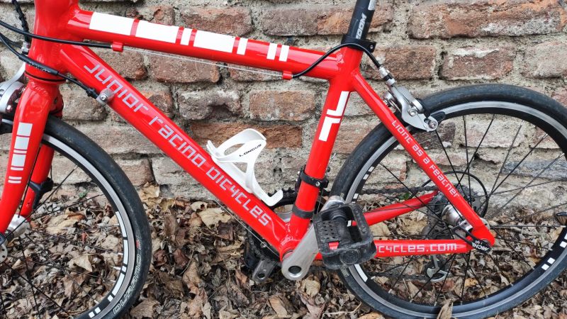 NEJMENŠÍ SILNIČKA NA SVĚTĚ! Juniorbicycles Cross Kid 20 – tvůj malý se stane šéfem cyklostezky!