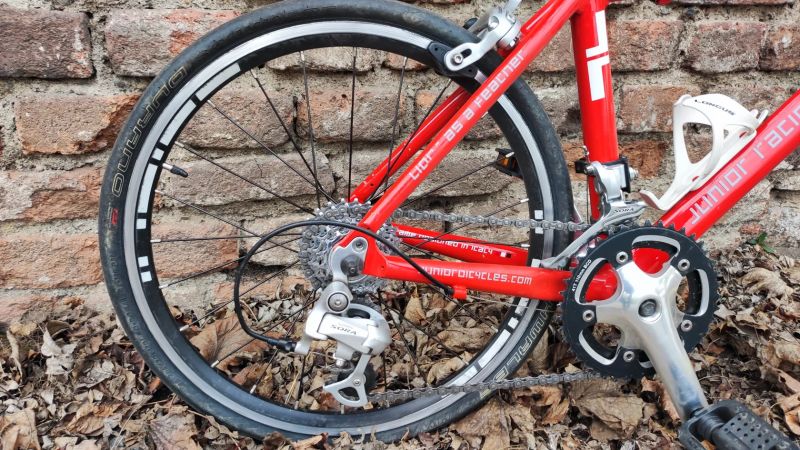 NEJMENŠÍ SILNIČKA NA SVĚTĚ! Juniorbicycles Cross Kid 20 – tvůj malý se stane šéfem cyklostezky!