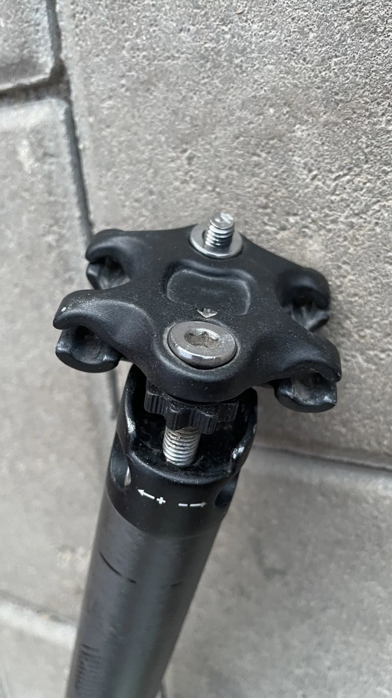 Karbonová sedlovka MERIDA EXPERT CC CARBON Standard 27,2 mm