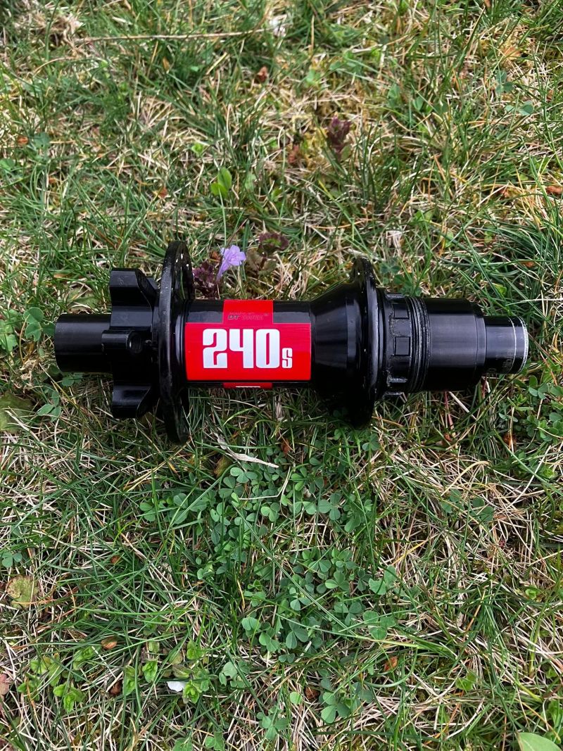 Přední karbonové kolo Nextie+zadní náboj 