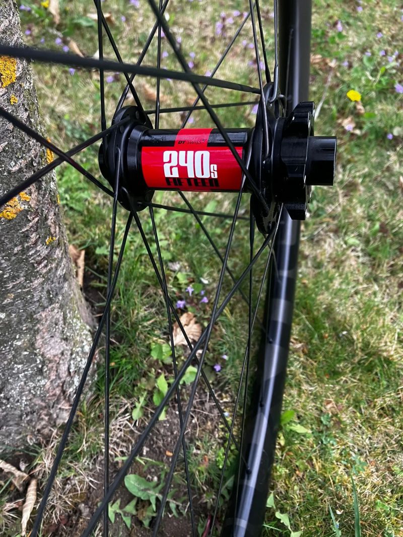 Přední karbonové kolo Nextie+zadní náboj 