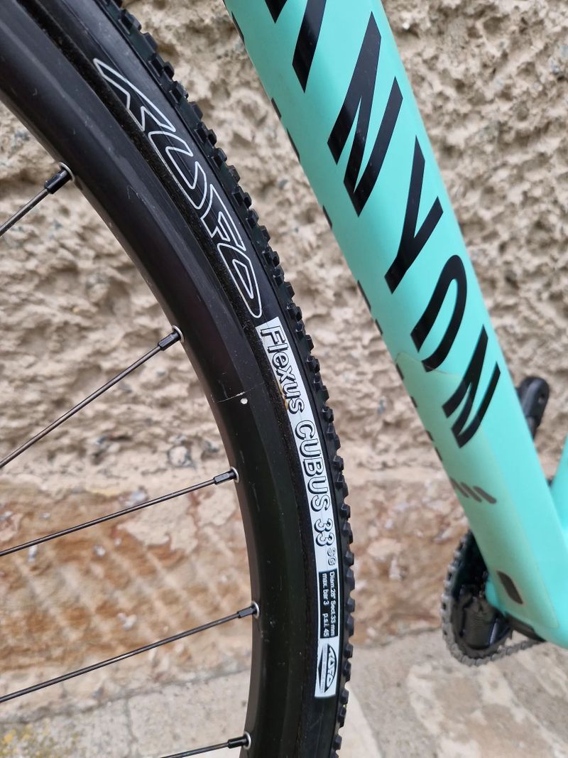 Canyon Inflite CF SL 8