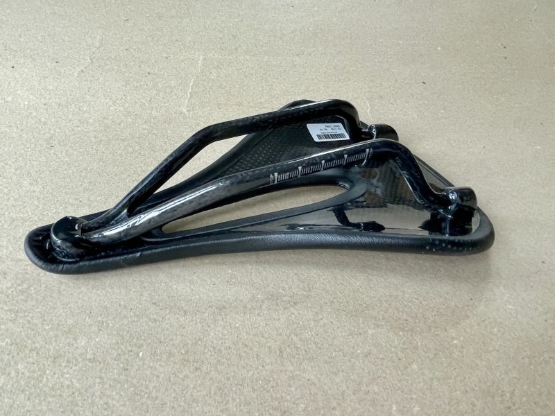 Karbonové sedlo T800 Bike Saddle 143mm 7x9 Carbon