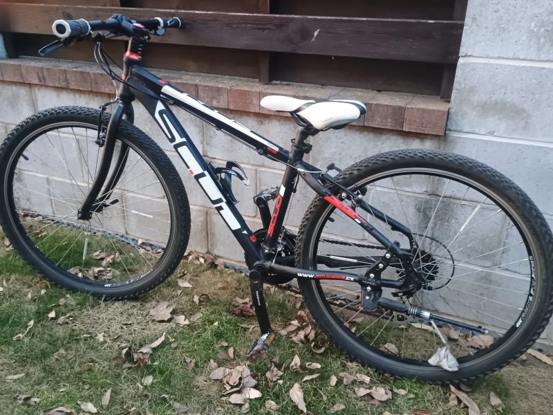 Scud kolo pro náctileté velmi pěkné zachovalé 