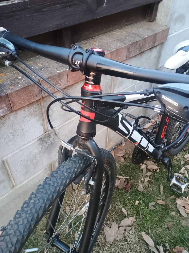 Scud kolo pro náctileté velmi pěkné zachovalé 