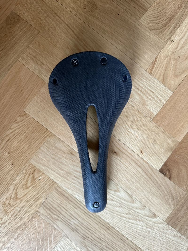 Sedlo Brooks C13 Carved 