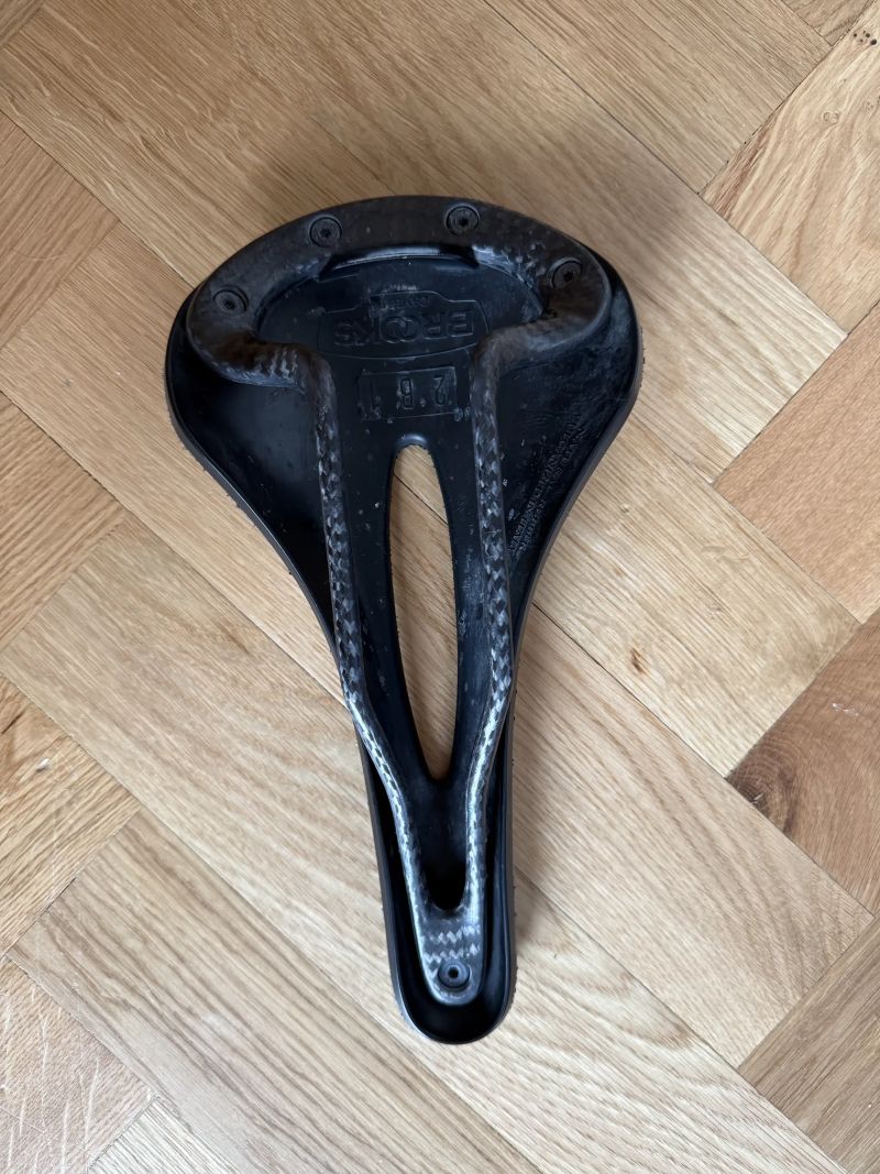 Sedlo Brooks C13 Carved 