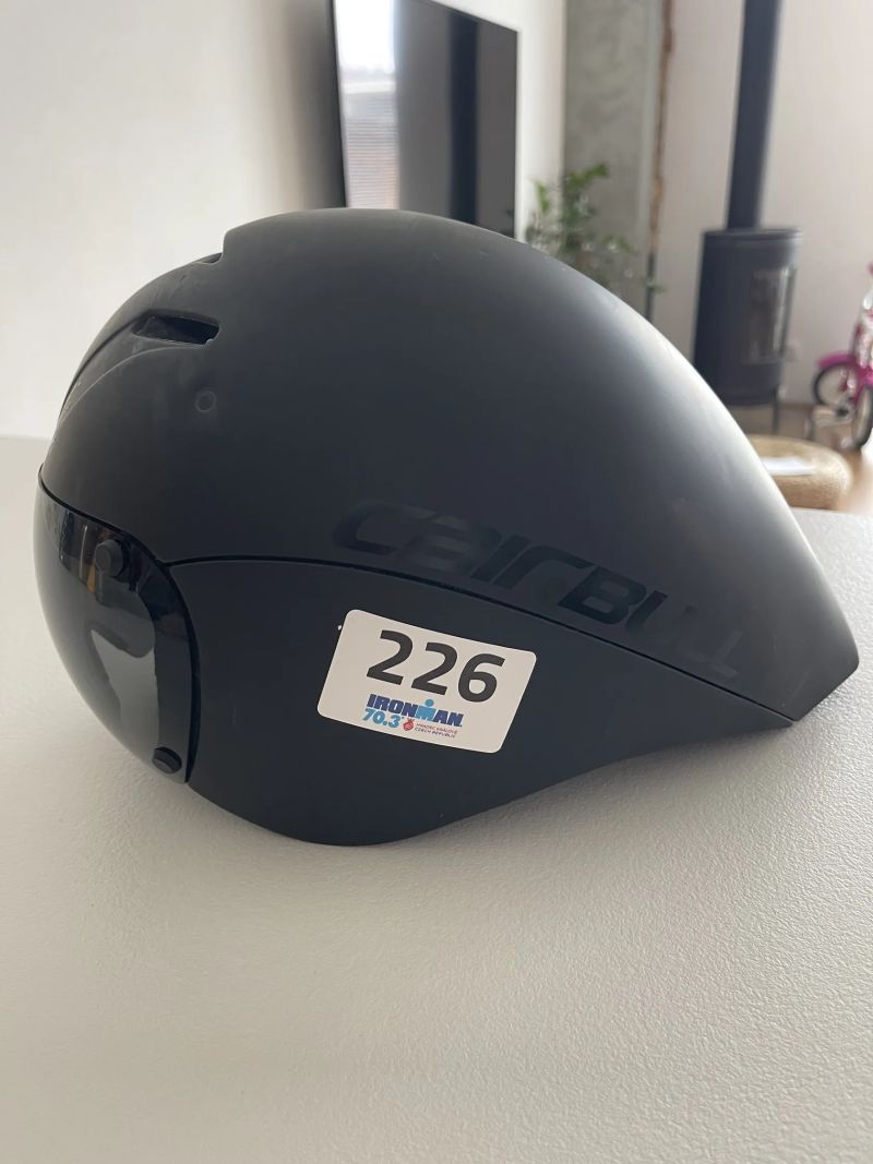 Triatlonová přilba 