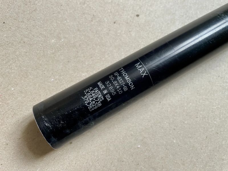 THOMSON sedlovka Elite černá 30,9mm, 410mm, offset 16mm