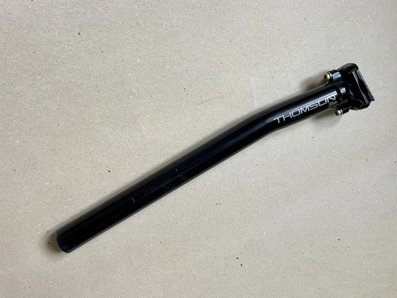 THOMSON sedlovka Elite černá 30,9mm, 410mm, offset 16mm