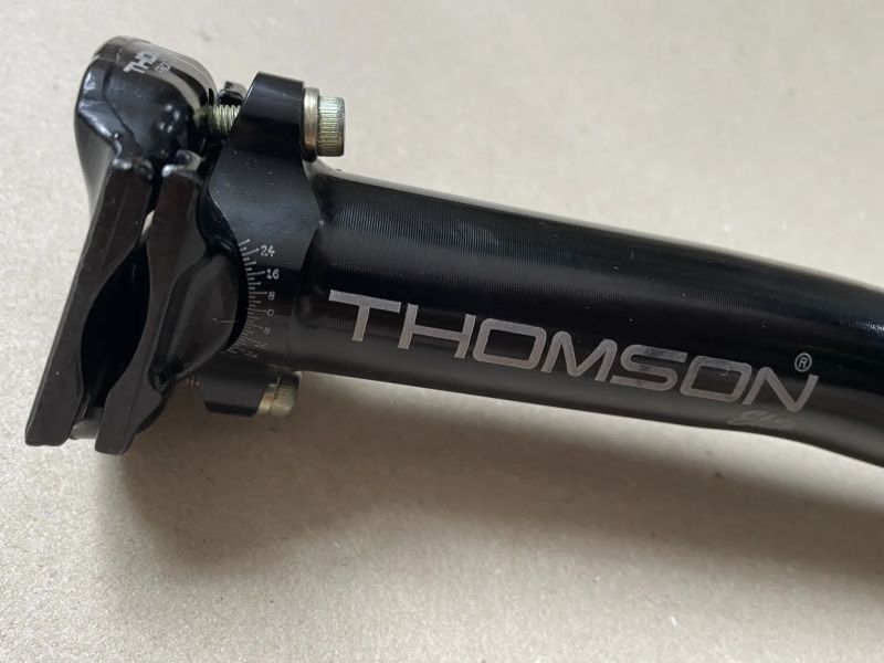 THOMSON sedlovka Elite černá 30,9mm, 410mm, offset 16mm