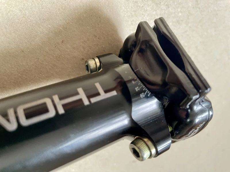 THOMSON sedlovka Elite černá 30,9mm, 410mm, offset 16mm