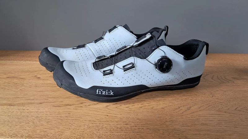 cyklistické MTB boty Five Ten a Fizik Terra vel. 46 295mm