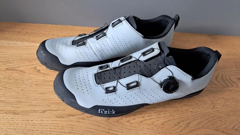 cyklistické MTB boty Five Ten a Fizik Terra vel. 46 295mm