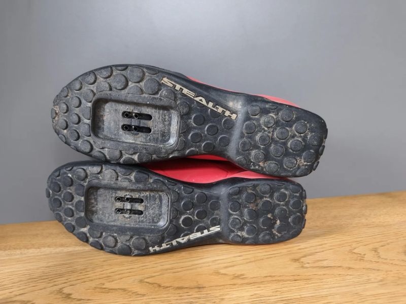 cyklistické MTB boty Five Ten a Fizik Terra vel. 46 295mm