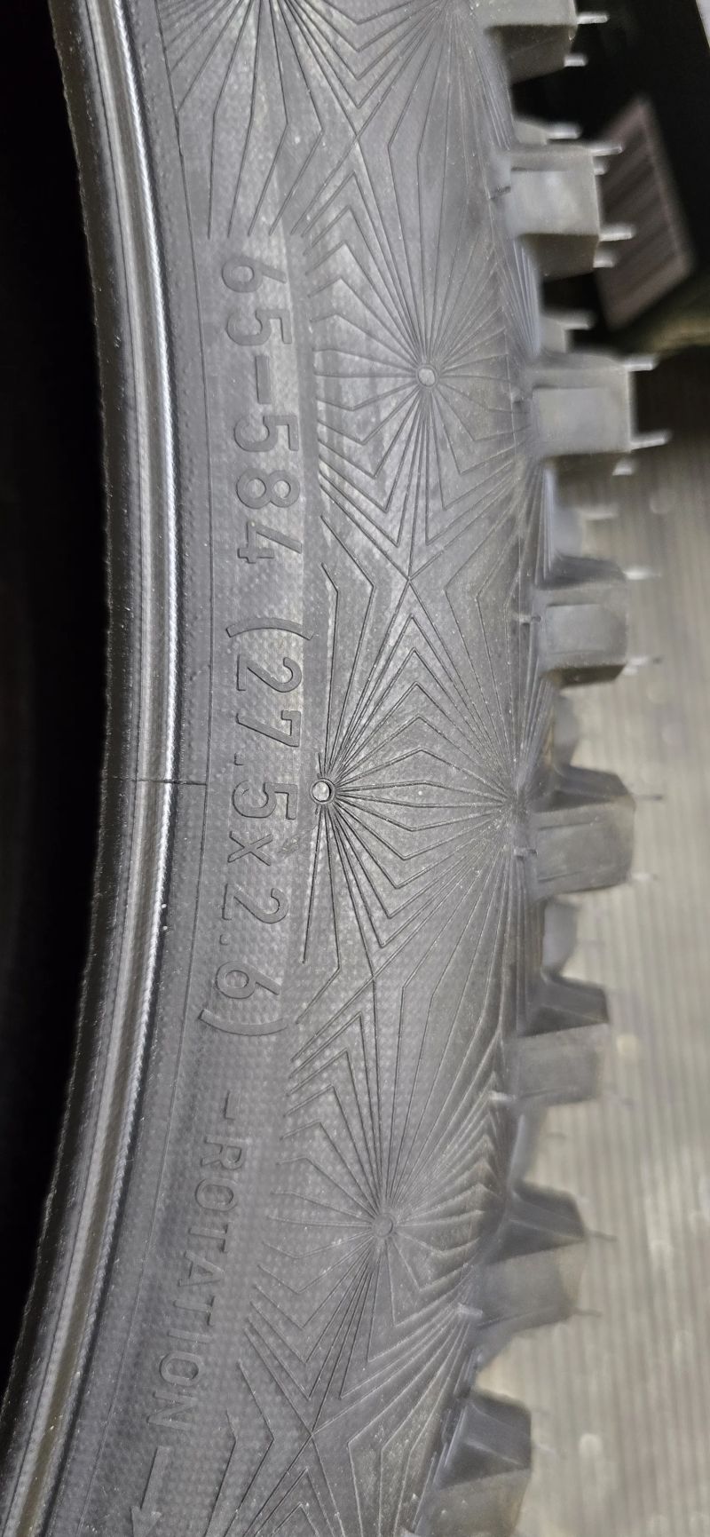 Kryptotal Re 27,5 x 2,6 a Kryptotal Fr 29 x 2,4 Mullet Continental