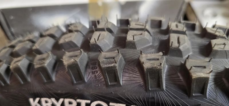 Kryptotal Re 27,5 x 2,6 a Kryptotal Fr 29 x 2,4 Mullet Continental