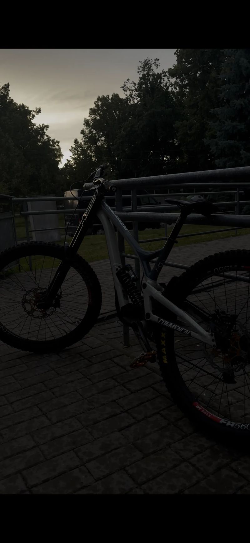 Commencal Supreme dh v4