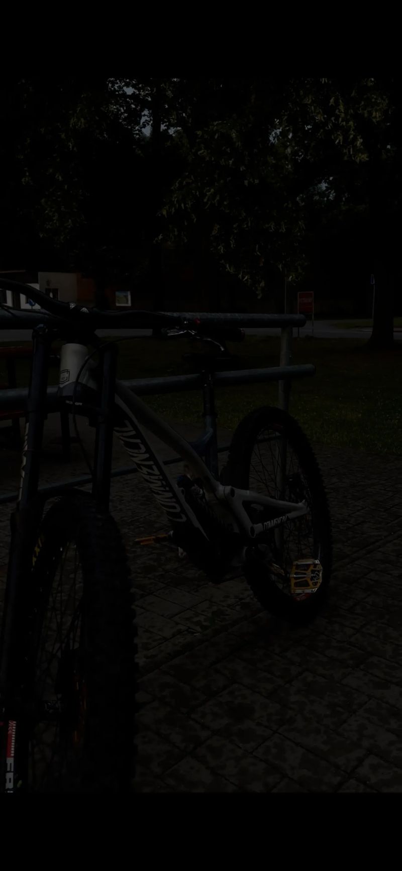 Commencal Supreme dh v4