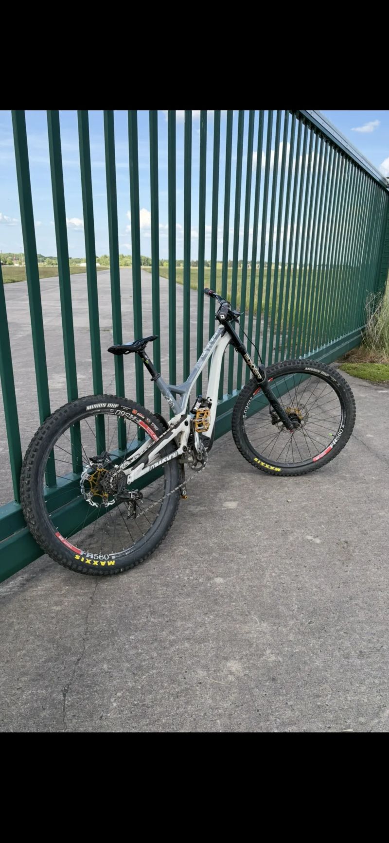Commencal Supreme dh v4
