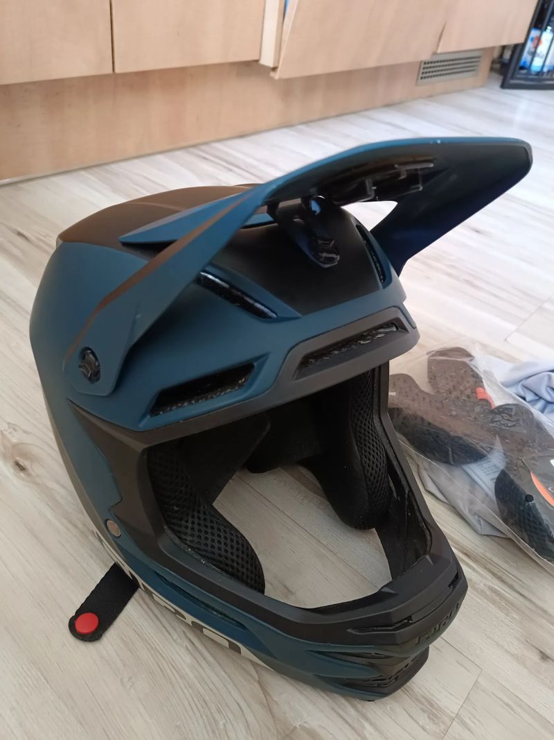  Downhill přilba Giro Insurgent Spherical 