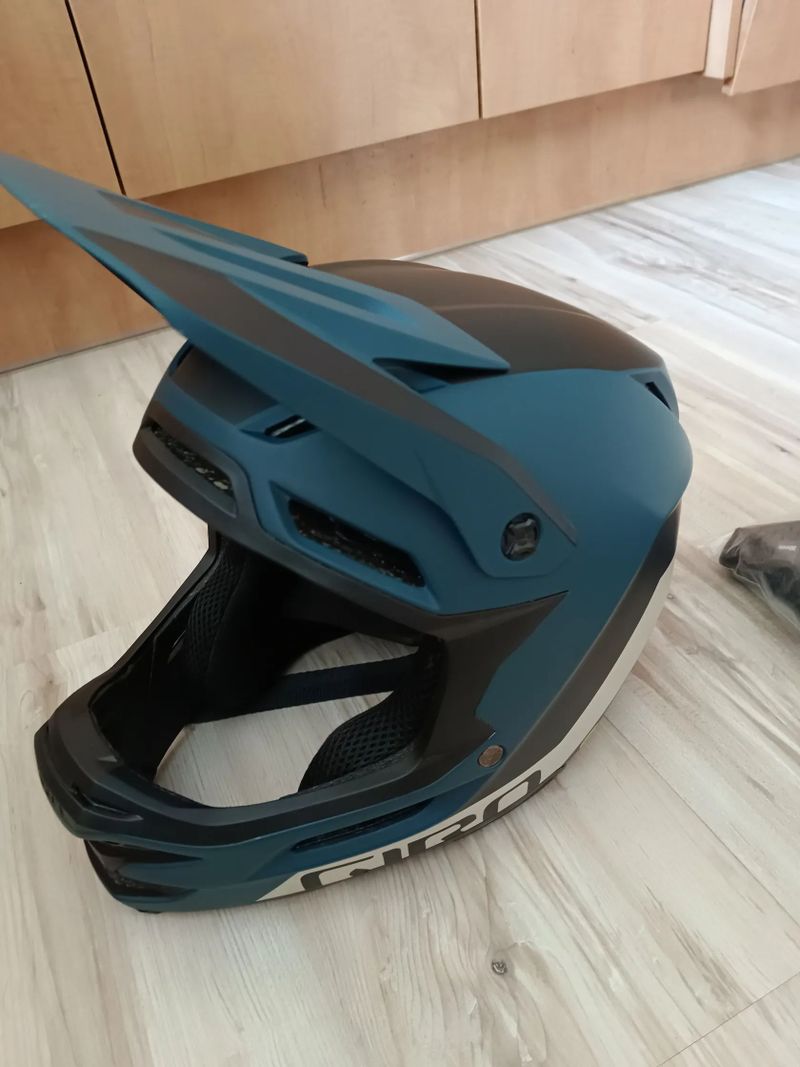  Downhill přilba Giro Insurgent Spherical 