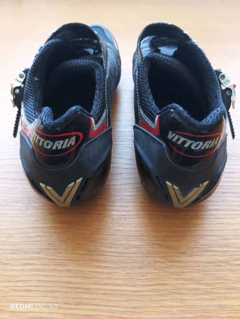 Silniční tretry,, Vittoria,, vel.44.