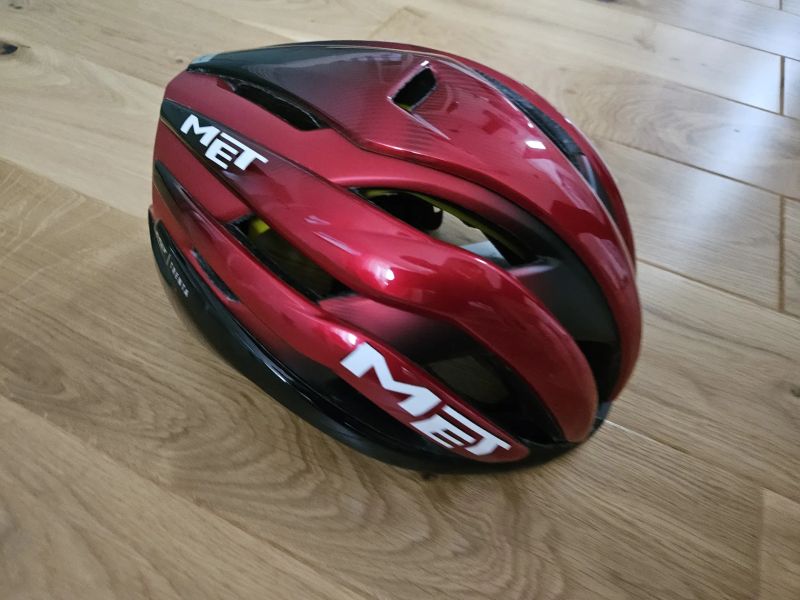 Cyklistická helma MET TRENTA