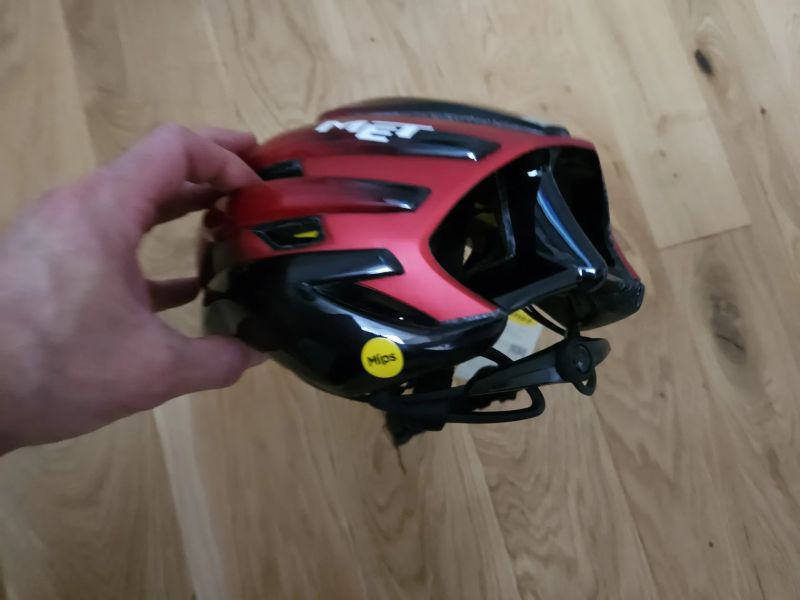 Cyklistická helma MET TRENTA