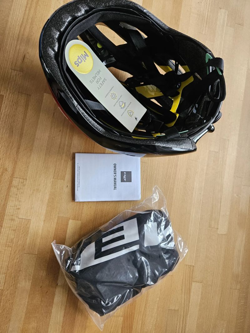 Cyklistická helma MET TRENTA