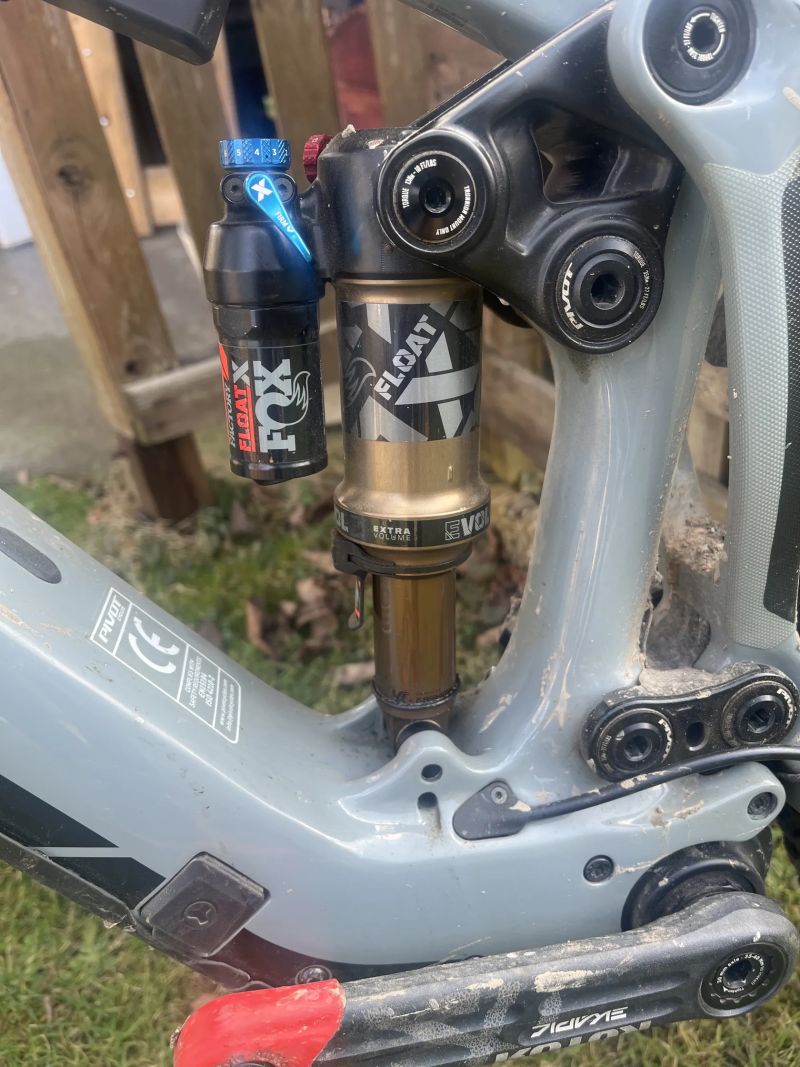 Pivot Shuttle SL XTR | Fazua R60 | Fox Factory Kashima | baterie 99 %