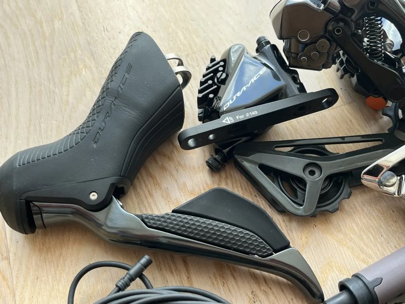 Prodám komponenty z Di2 silniční sady Shimano Dura-Ace R9150/9170