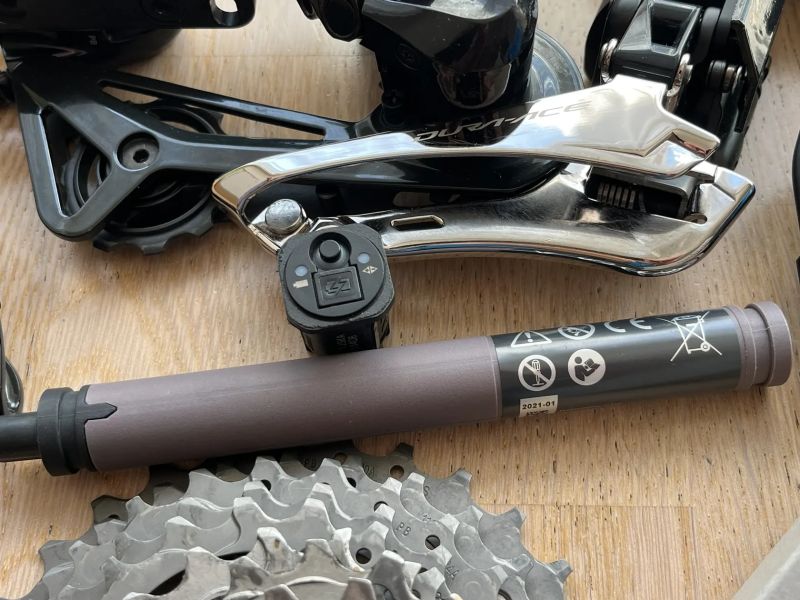 Prodám komponenty z Di2 silniční sady Shimano Dura-Ace R9150/9170