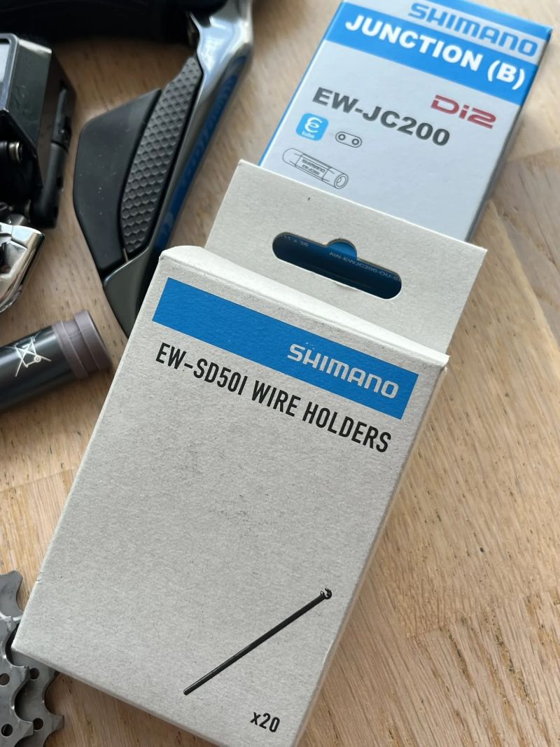 Prodám komponenty z Di2 silniční sady Shimano Dura-Ace R9150/9170