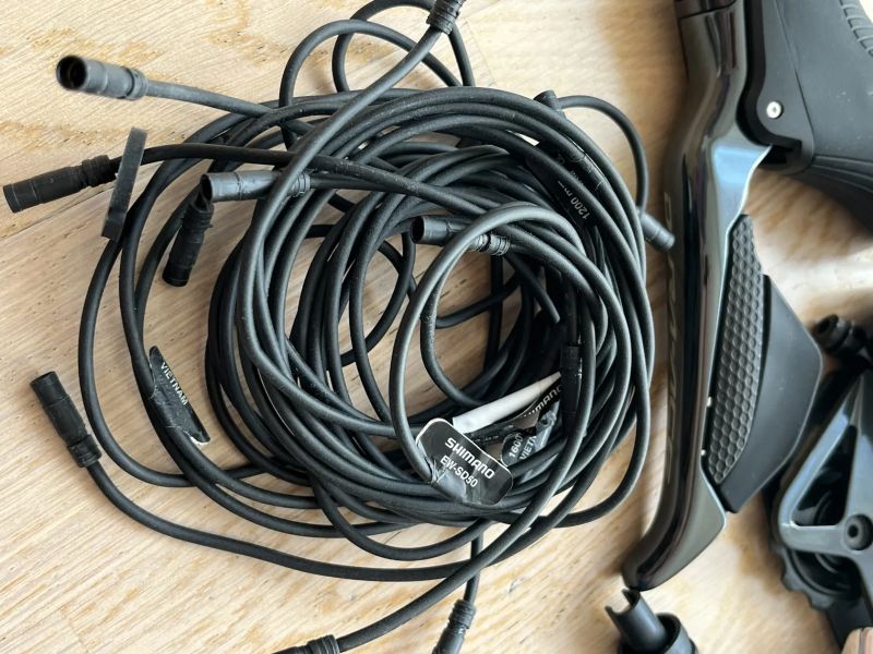 Prodám komponenty z Di2 silniční sady Shimano Dura-Ace R9150/9170