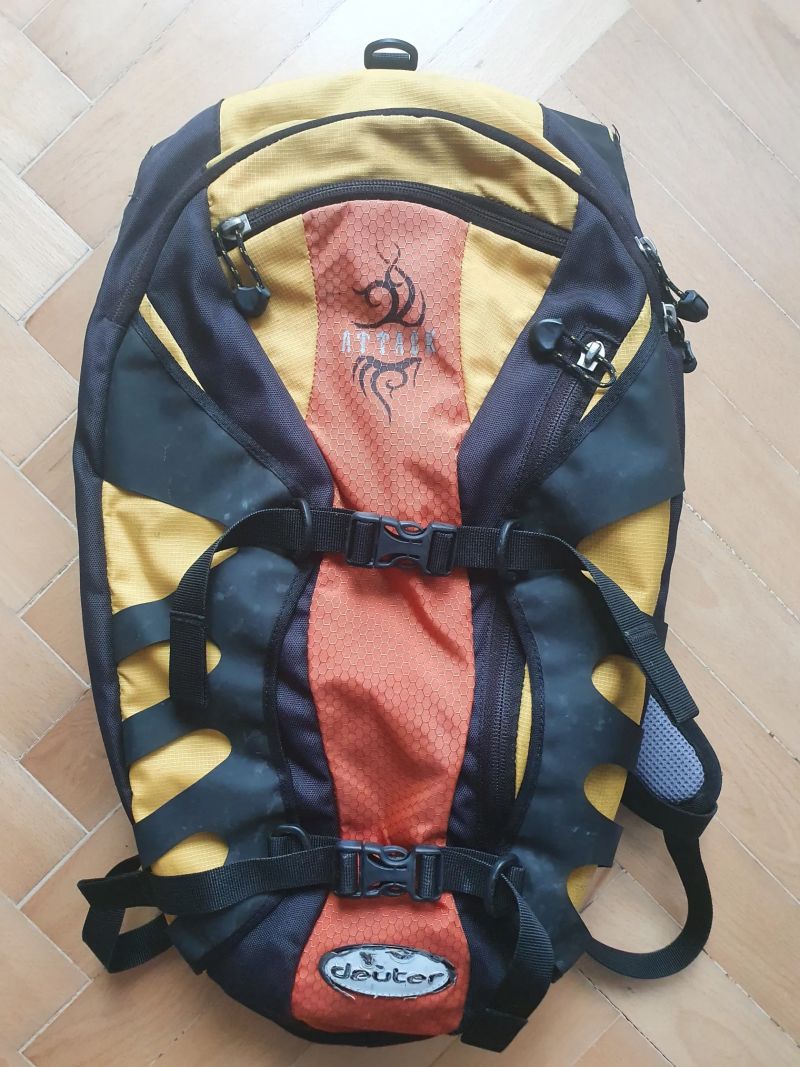 Batoh Deuter Attack s chráničem páteře