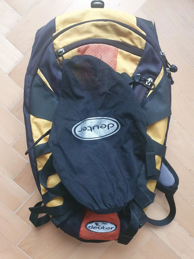 Batoh Deuter Attack s chráničem páteře