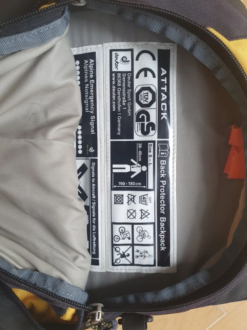 Batoh Deuter Attack s chráničem páteře