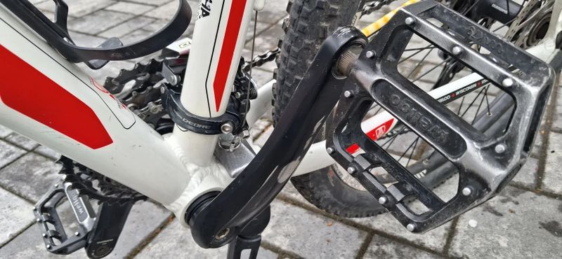Trek 4900