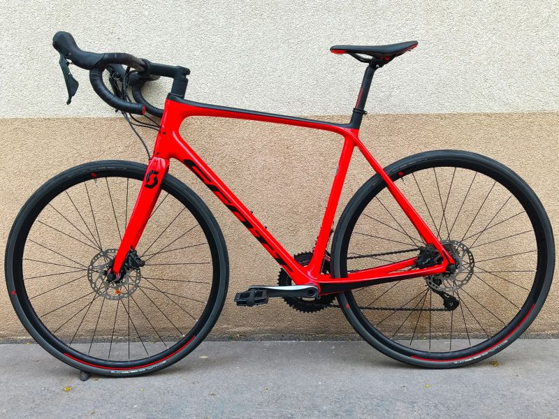 Scott Addict 30 Disc carbon vel. 56, hydr. kotouč brzdy, ZÁNOVNÍ, najeto 600 km