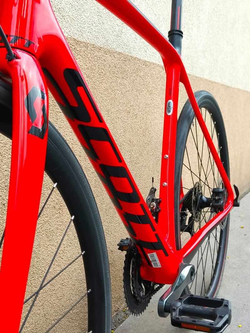 Scott Addict 30 Disc carbon vel. 56, hydr. kotouč brzdy, ZÁNOVNÍ, najeto 600 km