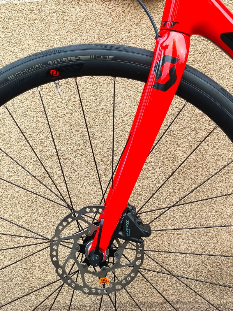 Scott Addict 30 Disc carbon vel. 56, hydr. kotouč brzdy, ZÁNOVNÍ, najeto 600 km