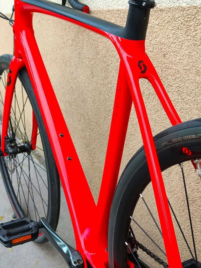 Scott Addict 30 Disc carbon vel. 56, hydr. kotouč brzdy, ZÁNOVNÍ, najeto 600 km