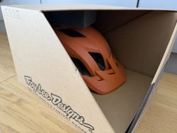 nová přilba Troy Lee Designs Flowline