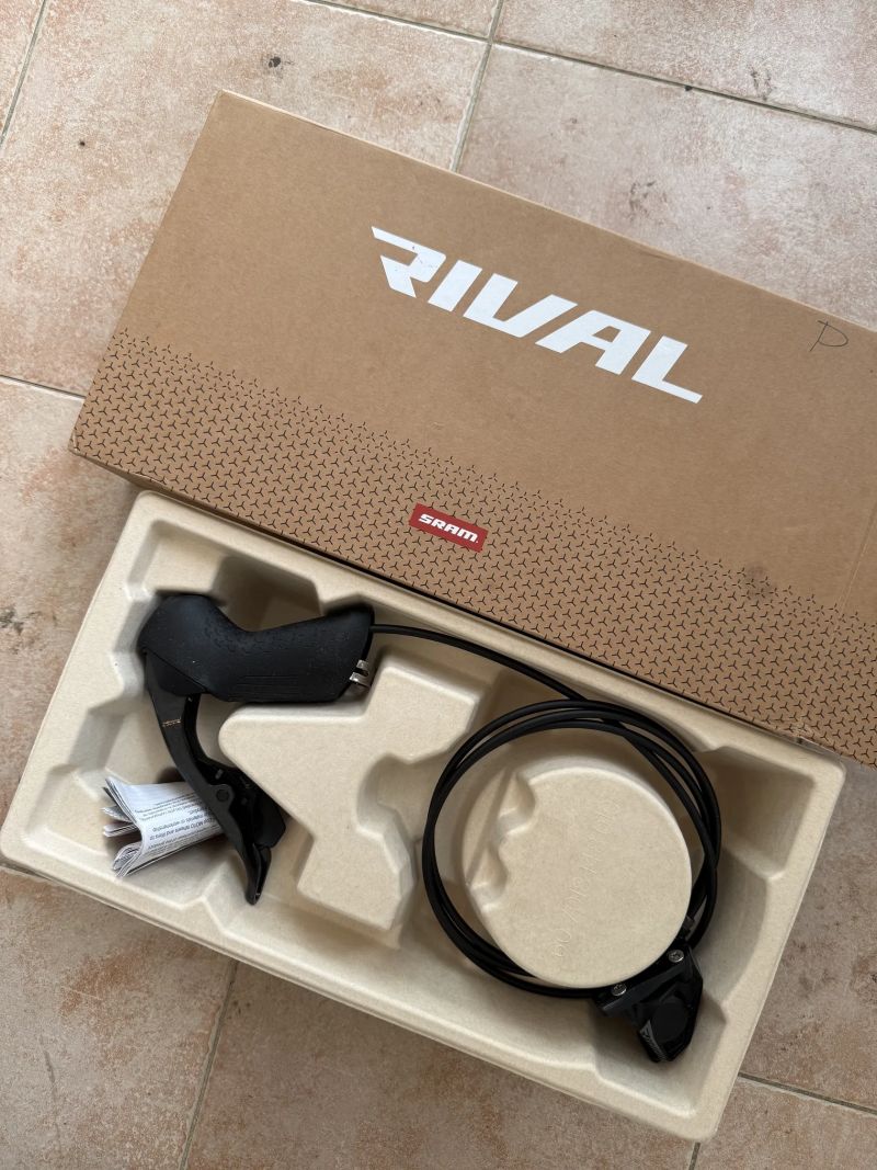 Řadicí a brzdová páka Sram Rival E1 AXS eTap + třmen Flat