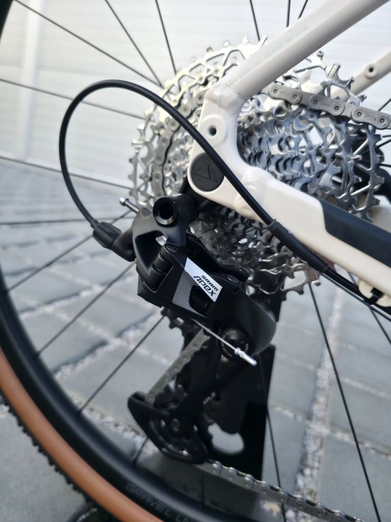 Gravel Canyon Grizl 6 Apex 2024 velikost M / Top stav