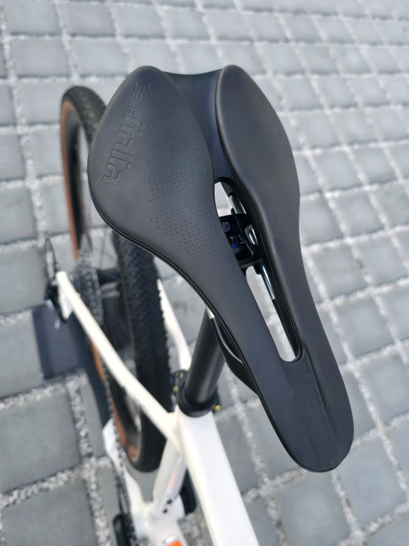 Gravel Canyon Grizl 6 Apex 2024 velikost M / Top stav