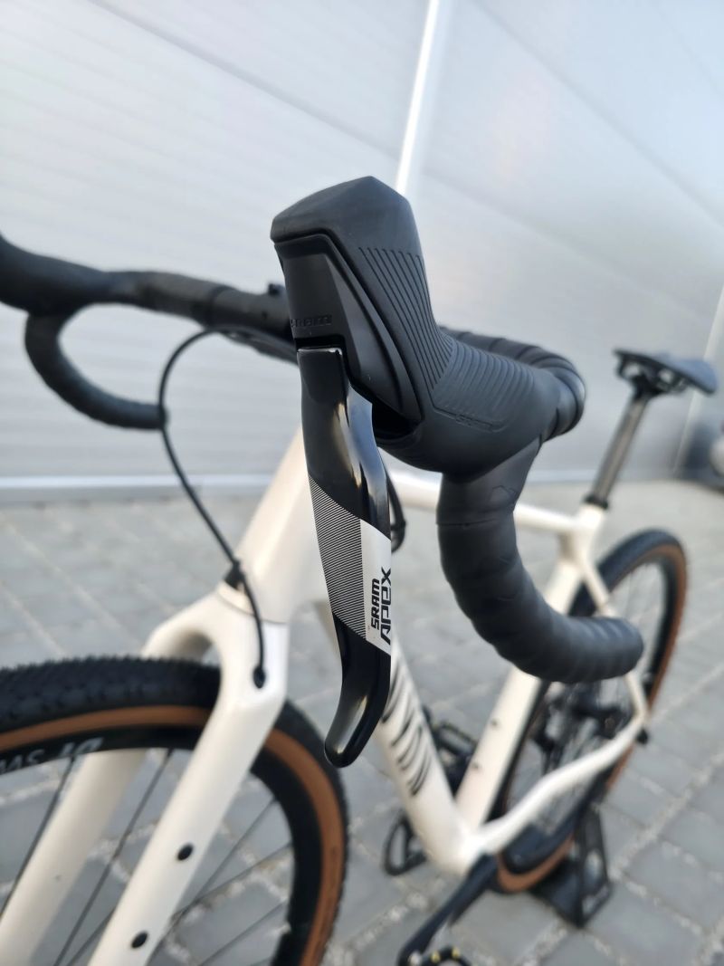 Gravel Canyon Grizl 6 Apex 2024 velikost M / Top stav