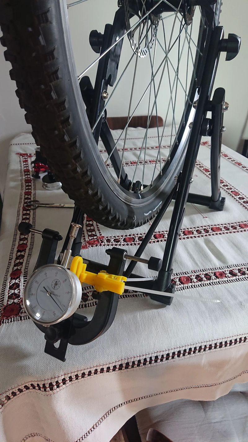 Centrovací stolice HOBBY a profi úchylkoměr 