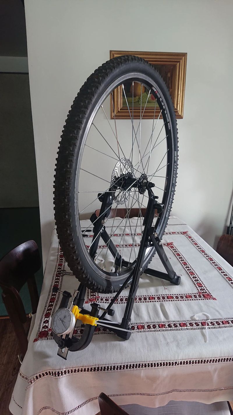 Centrovací stolice HOBBY a profi úchylkoměr 